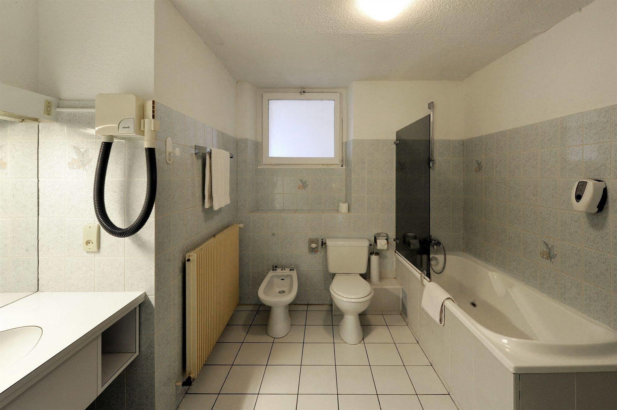 Hotel Le Bourgogne Évian-les-Bains Eksteriør bilde